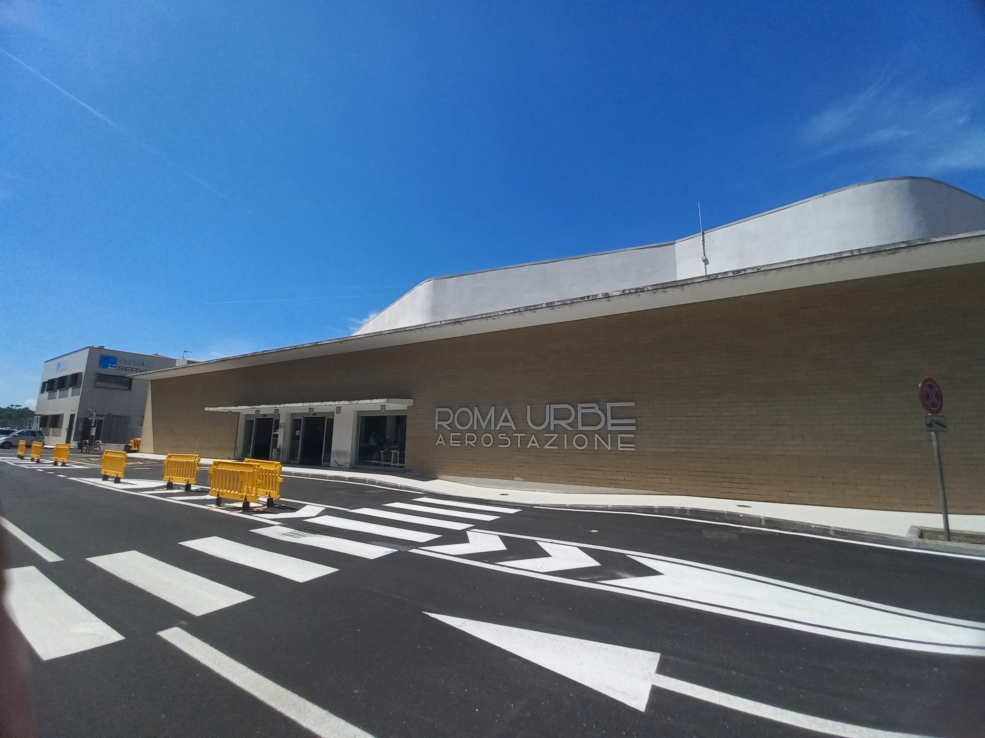 Immagine di copertina per  Avviso  Procedura negoziata per laffidamento dei lavori di riqualifica della pista dellaeroporto di Roma Urbe